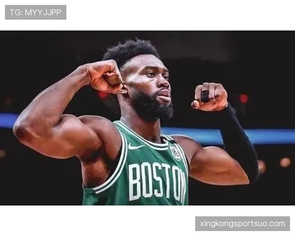 拉塞尔防守统治力重塑绿军体系