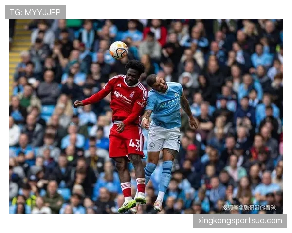 曼联防守体系漏洞问题延续，对关键阶段成绩稳定性形成制约